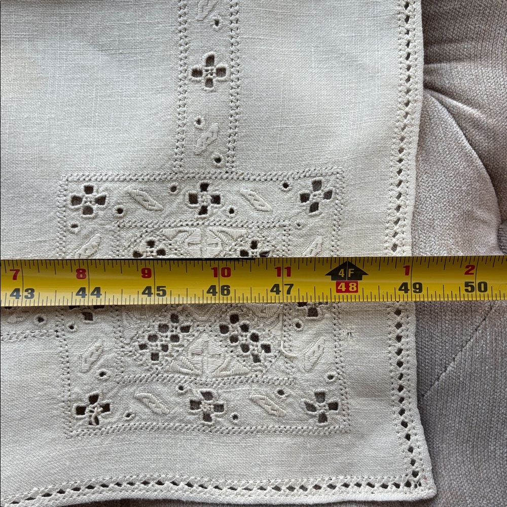 Elegant cream colored Irish linen table - Picture 3 of 4